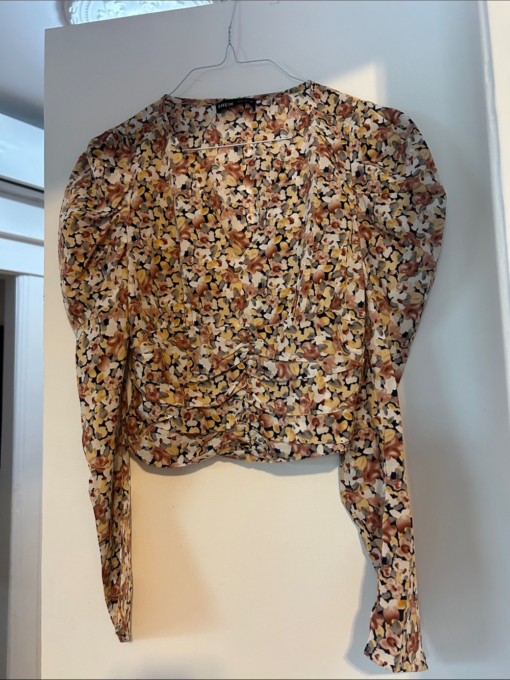 SHEIN Yellow Brown Floral Puff-Sleeve Cropped Blouse
